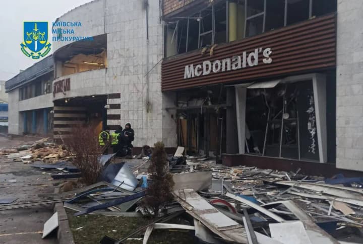 Метро "Лук'янівська" у Києві відновило роботу після ворожого удару