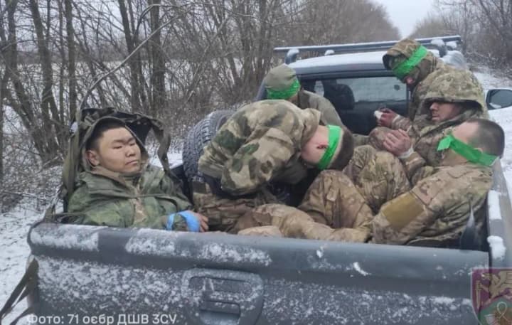 Paratrooper rangers capture 6 Russian occupants in Vovchansk sector