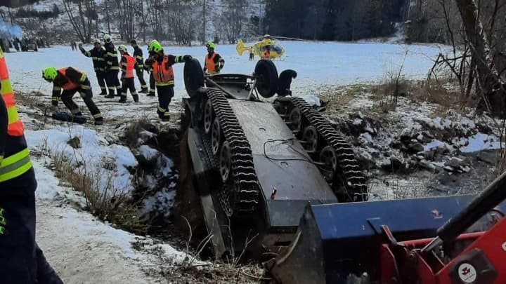 APC overturned at military equipment exhibition in Czech Republic: there are dead