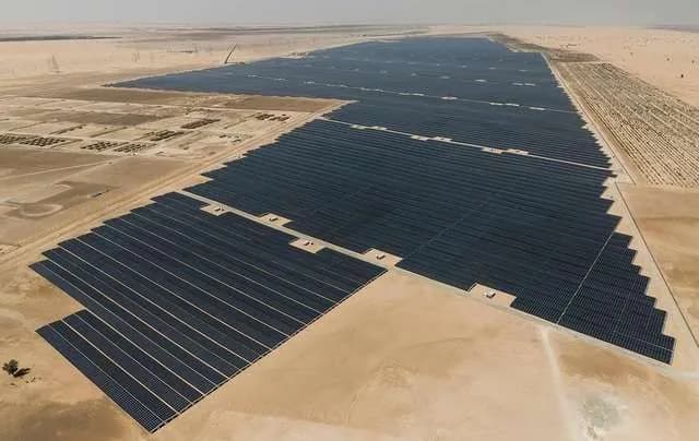 ОАЭ запускают первую в мире круглосуточную солнечную электростанцию