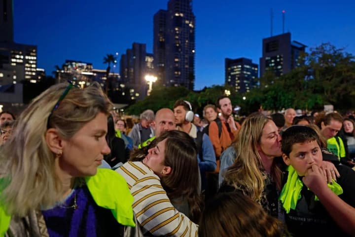 "Неймовірно зворушливий день, вся країна обіймає вас": Нетаньягу відреагував на звільнення заручників