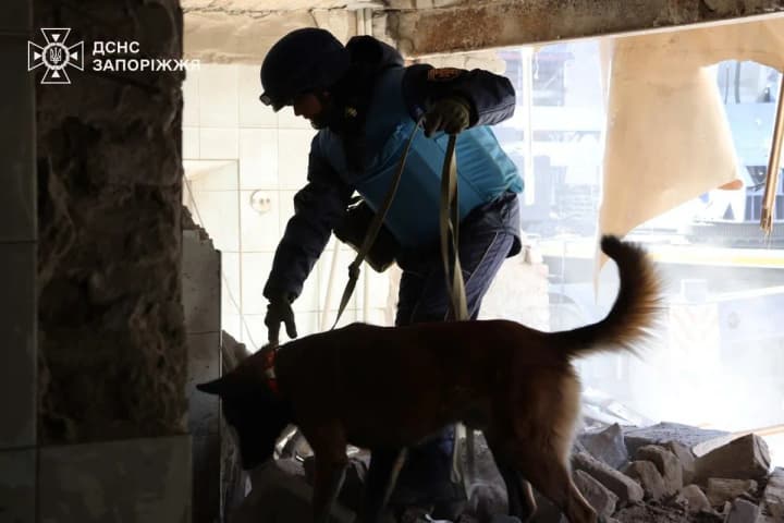 В Запорожье после вражеского удара 18 января до сих пор ищут пропавшего человека
