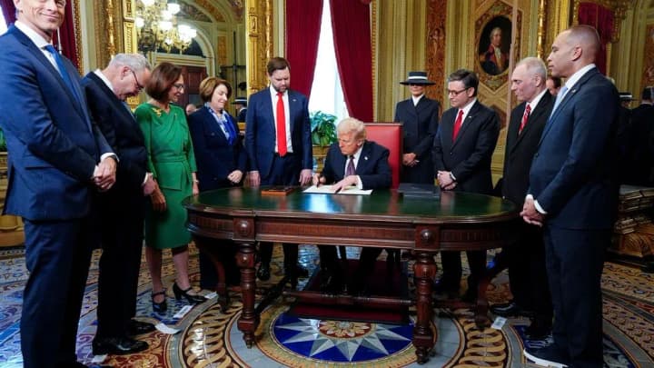 Трамп підписав свої перші укази на посаді президента