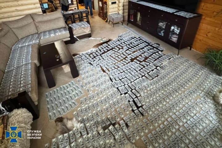 Головного психіатра ЗСУ, підозрюваного у незаконному збагаченні, доставили до суду на швидкій - ЗМІ