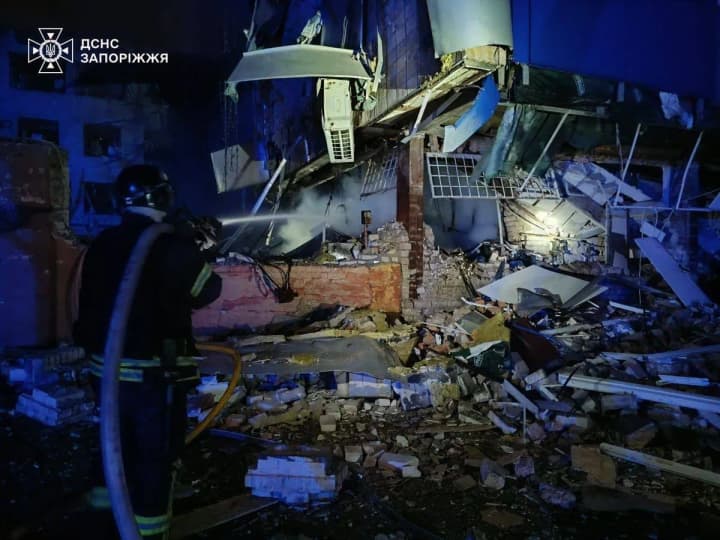 Число пострадавших от ночной атаки рф на Запорожье возросло: показали последствия
