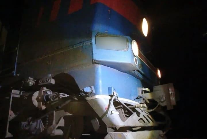 Train hits two teenagers to death in Sumy region