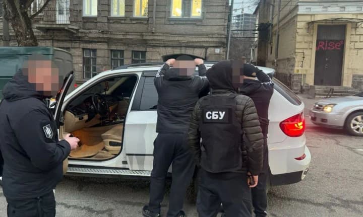 В Днепре адвокат за $12 тысяч предлагал помощь в уклонении от мобилизации