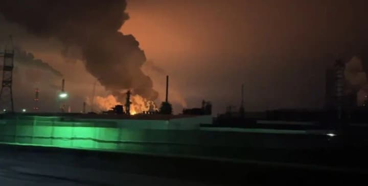 В рф поражен один крупнейших НПЗ, также дроны ударили по Рязанской ТЭЦ - источники
