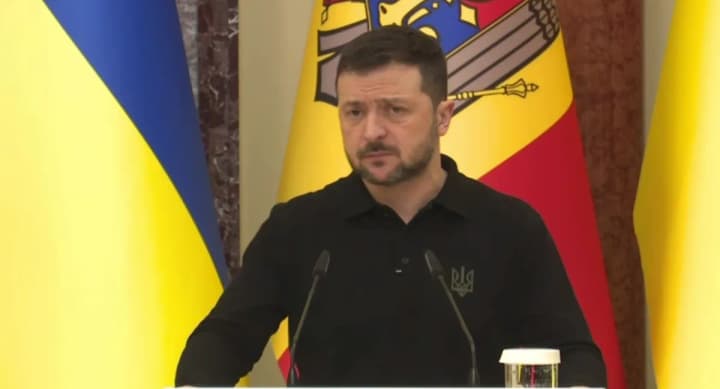 Військова допомога Україні не зупинена - Зеленський про зупинку США зовнішньої підтримки на 90 днів