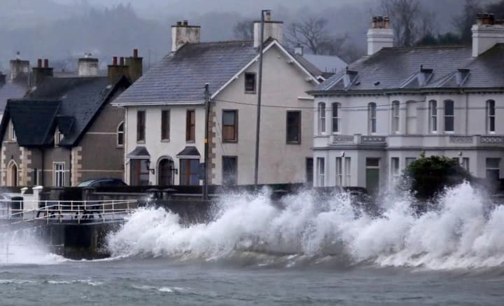 Storm Eowyn, the most powerful storm in a decade, paralyzes the British Isles