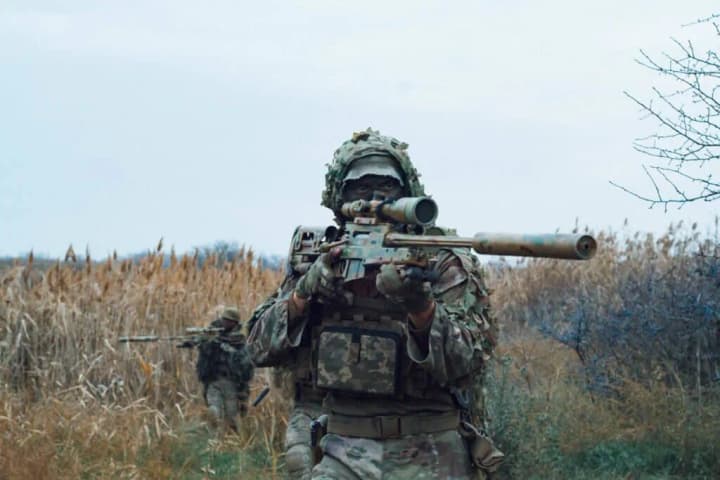 Українські снайпери знищили 8 та поранили 12 ворогів на Курщині