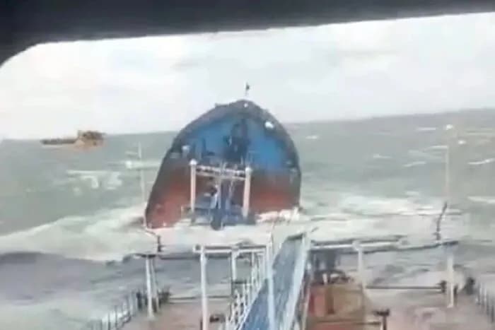 Танкер "Волгонефть-239", що затонув у Керченській протоці, готують до утилізації 