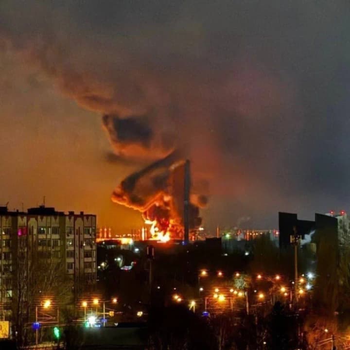 Британская разведка показала последствия ударов по нефтебазе в энгельсе