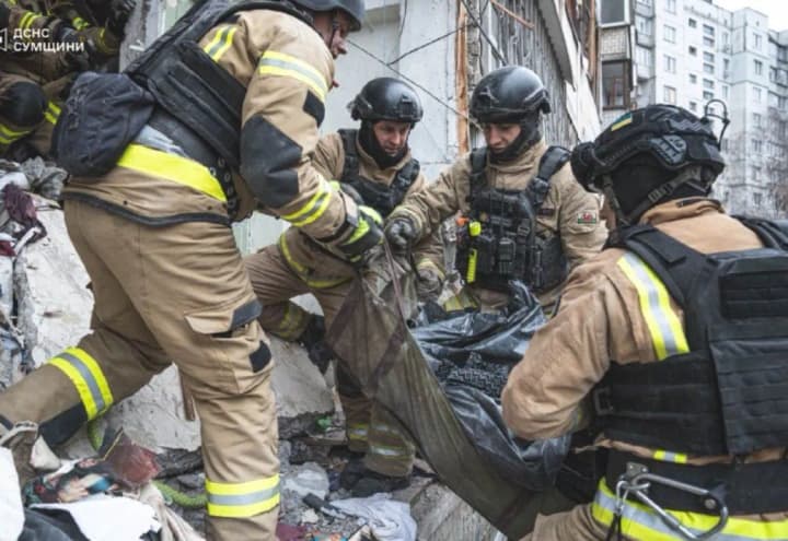 Rescuers pull out another body from the rubble: death toll in Sumy rises to 7