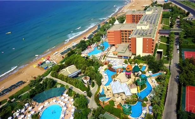 Turkey closes thousands of hotels