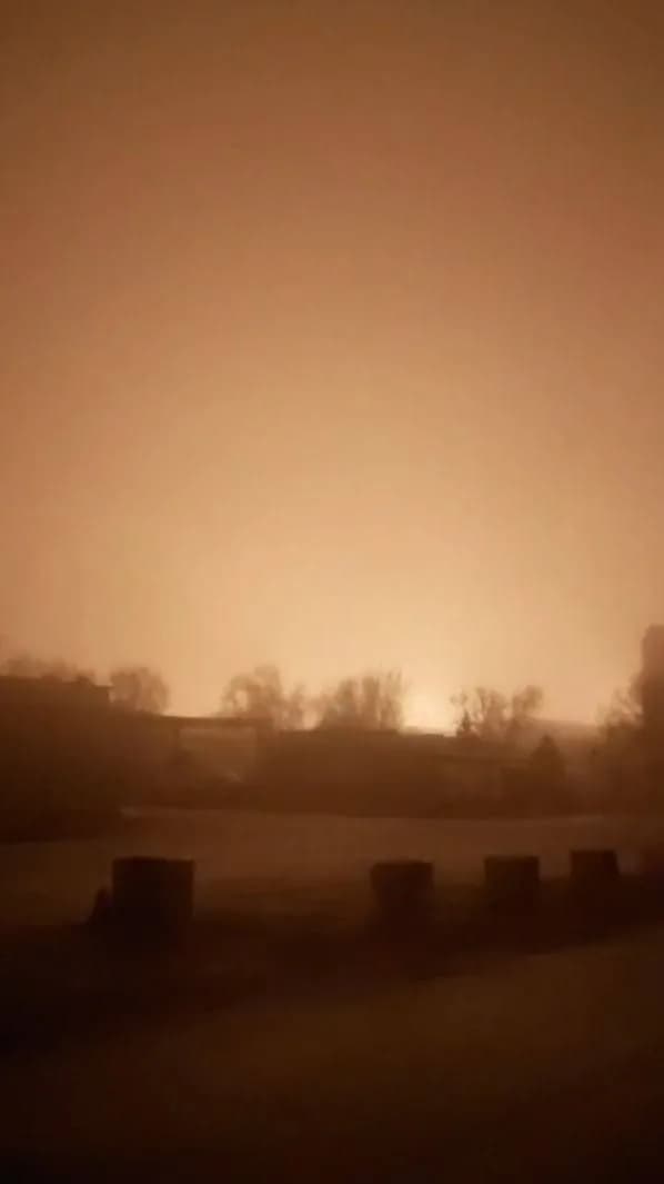 У рф повідомили про пожежу на Волгоградському НПЗ після атаки дронів: що відомо