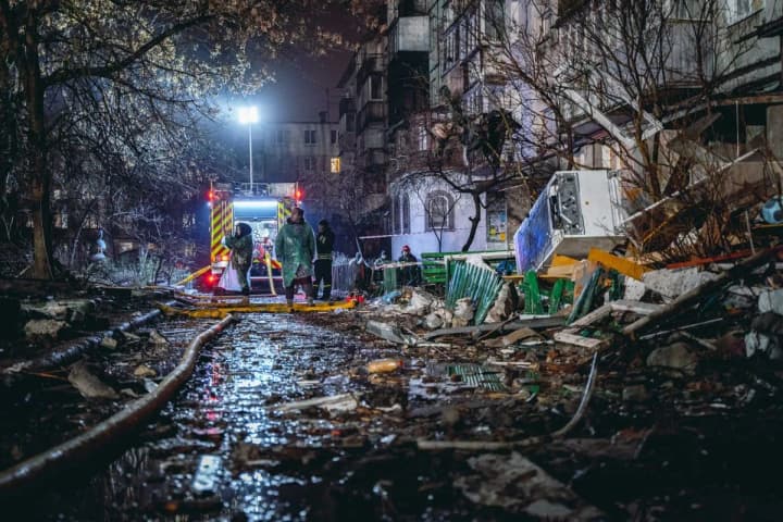 Наслідки ракетного удару по Полтаві: без тепла залишились житлові будинки та дитсадок