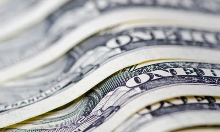 Currency exchange rate as of February 3: the dollar continues to fall in value