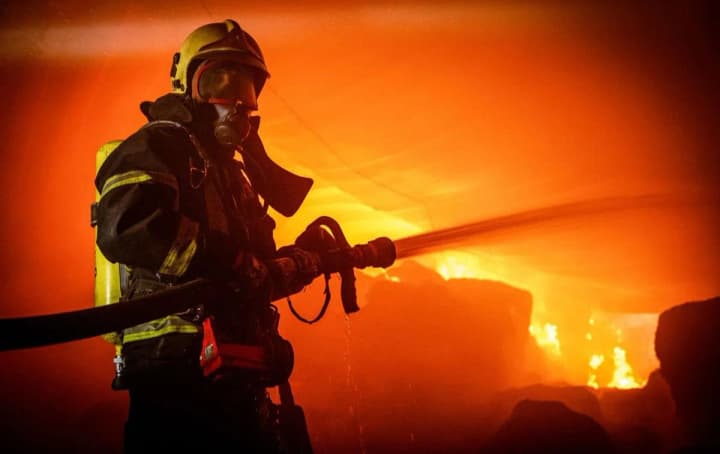 россияне ударили по центру Харькова: мэр сообщил о прилетах и пожарах