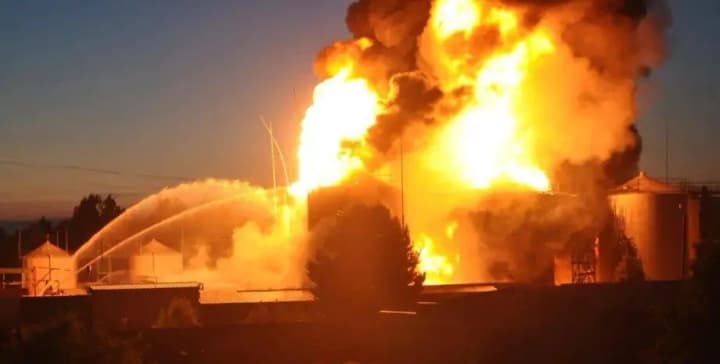 У Краснодарському краї палає нафтобаза, атакована українськими БпЛА