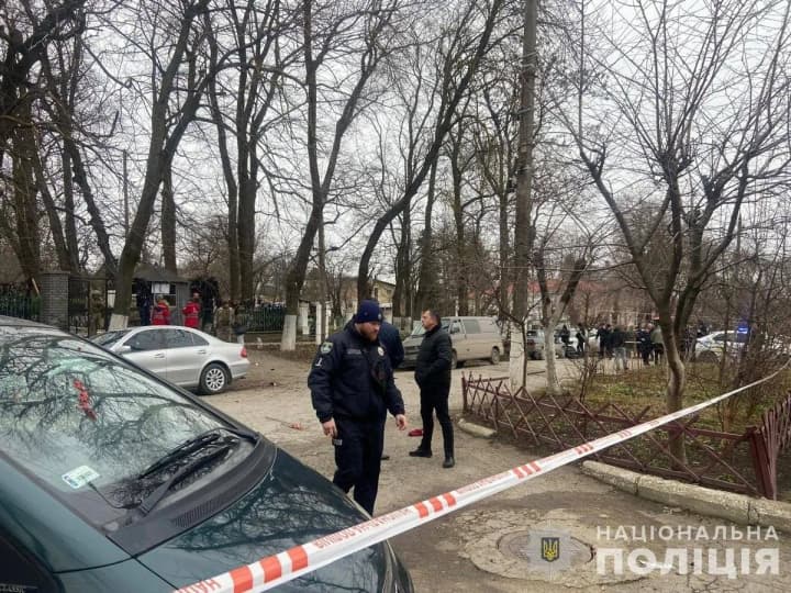 Взрыв возле ТЦК в Каменце-Подольском: человек, совершивший подрыв, погиб