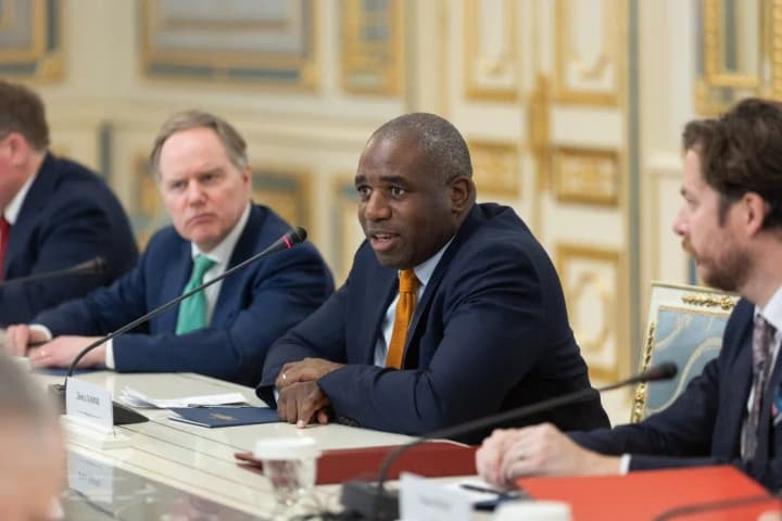 путін не хоче вести жодних перемовин, необхідно максимально допомагати Україні - глава МЗС Британії