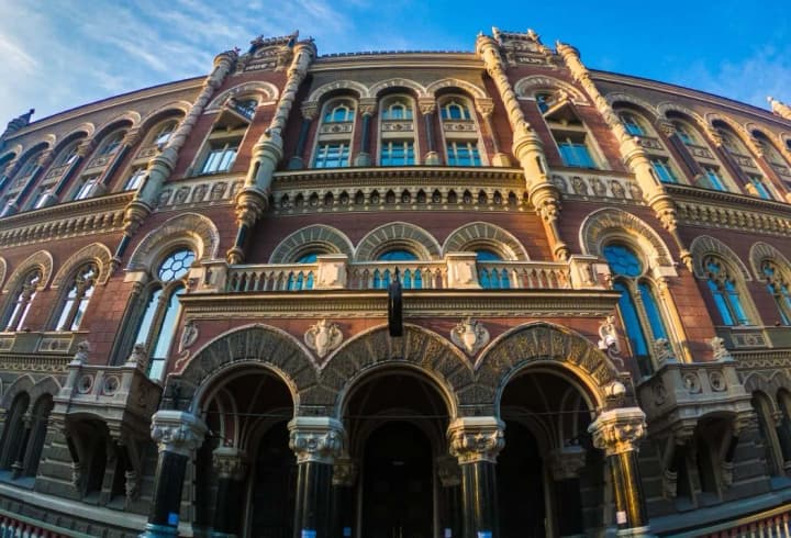 Курс валют на 6 лютого: Нацбанк продовжує зміцнювати гривню