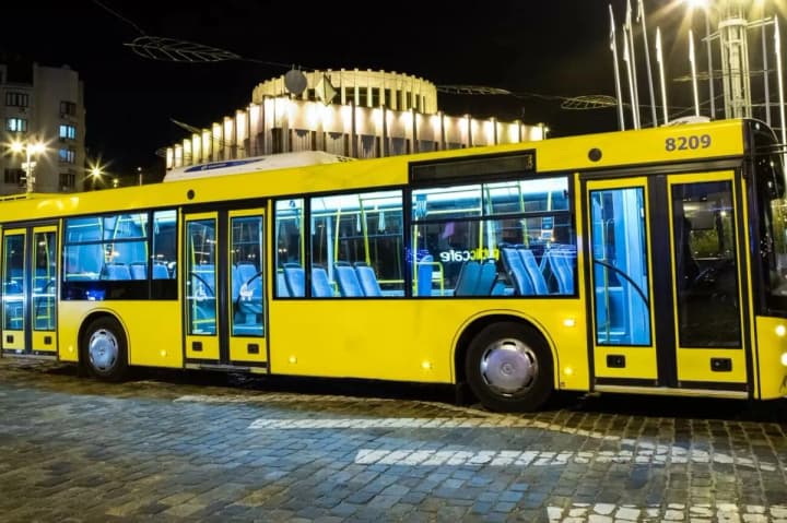 Робота транспорту під час тривог у Києві: що вирішили у КМВА