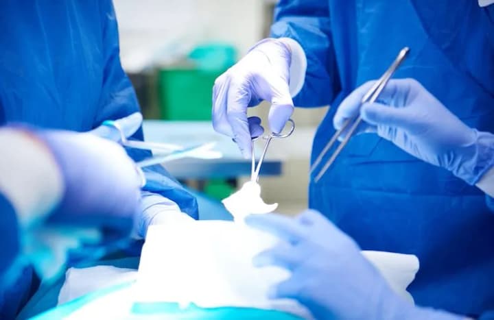 In Lviv, doctors removed a kilogram of hair from the stomach of a 15-year-old girl