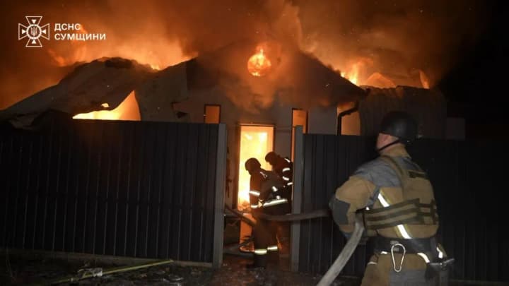 російський дрон атакував житловий будинок у Сумах: що відомо про наслідки