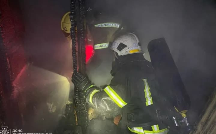 ДСНС врятували дитину з пожежі у Кривому Розі: ще є постраждалі  