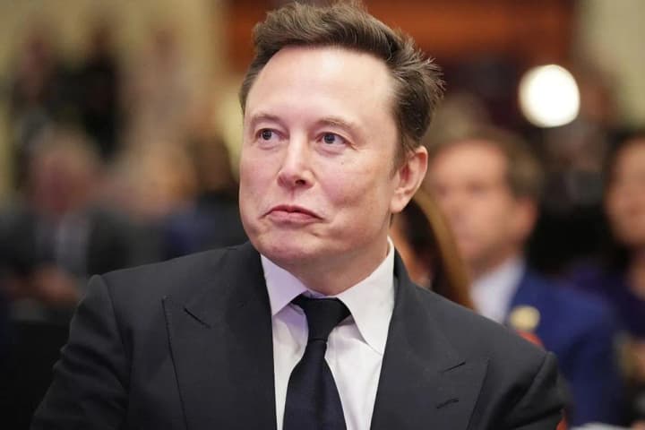 Илон Маск призвал закрыть «Радио Свобода» и «Голос Америки»