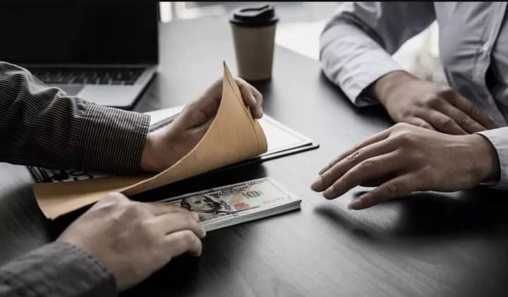 Мінус 1 бал: Україна опустилась в рейтингу сприйняття корупції на 105 місце