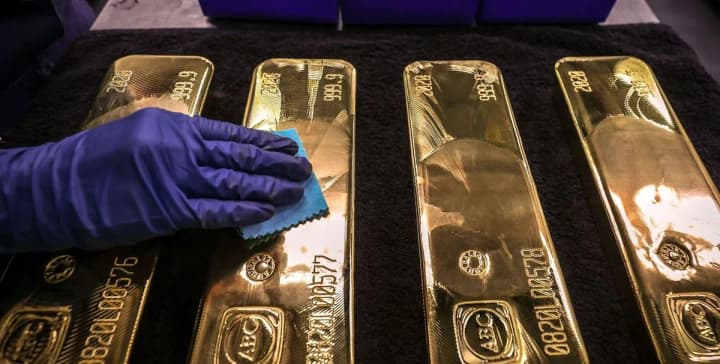 Золото зросло на 63% за рік та знову оновило історичний максимум - Reuters