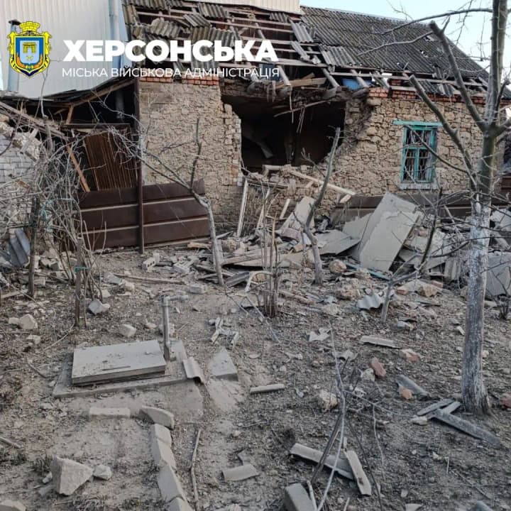 росіяни обстріляли житловий район Херсона, загинула жінка  