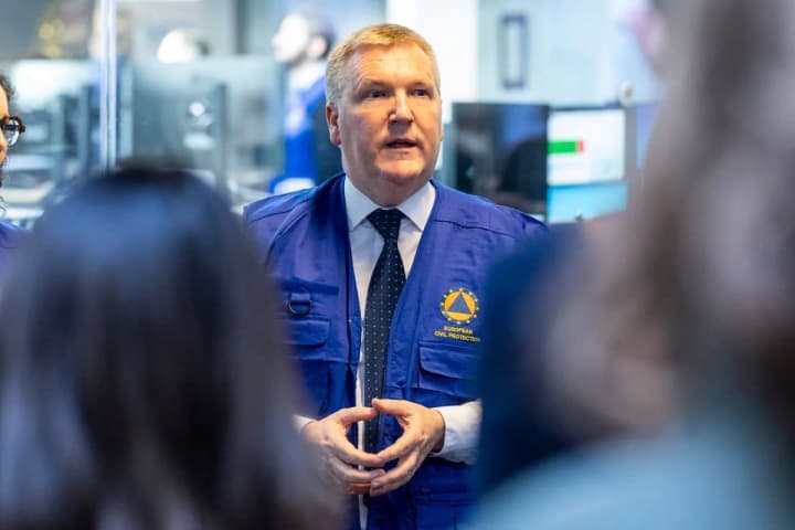 Воля Украины должна быть центральной для любого мирного соглашения - комиссар ЕС