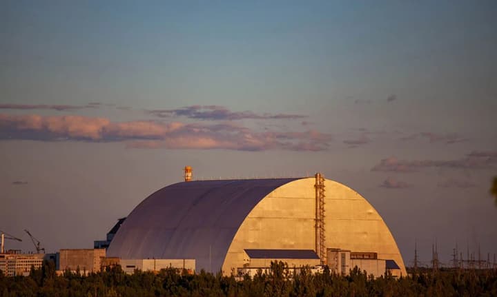 Спасатели продолжают тушение на НБК Чернобыльской АЭС