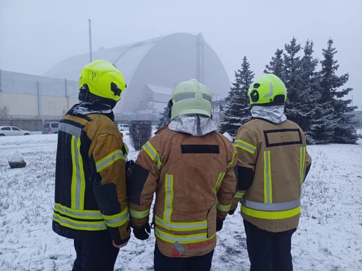 Спасатели продолжают ликвидацию последствий удара дрона по ЧАЭС