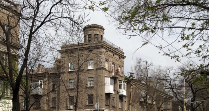 Окупанти руйнують історичний центр Маріуполя під виглядом реконструкції