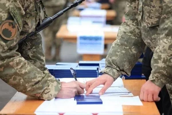 "Contract 18-24": How many volunteers have already applied

The Ministry of Defense of Ukraine reported that more than 20,000 people have already applied to participate in the "Contract 18-24" program, which provides for the recruitment of volunteers aged 18 to 24 for military service.

According to the Deputy Minister of Defense Hanna Maliar, the program has aroused great interest among young people. She noted that the ministry is currently processing the applications and conducting the necessary checks.

The "Contract 18-24" program was launched in February 2023 as part of the military reform in Ukraine. It is designed to attract young people to the Armed Forces of Ukraine on a contract basis. Volunteers will undergo training and then serve in the army for a period of 18 to 24 months