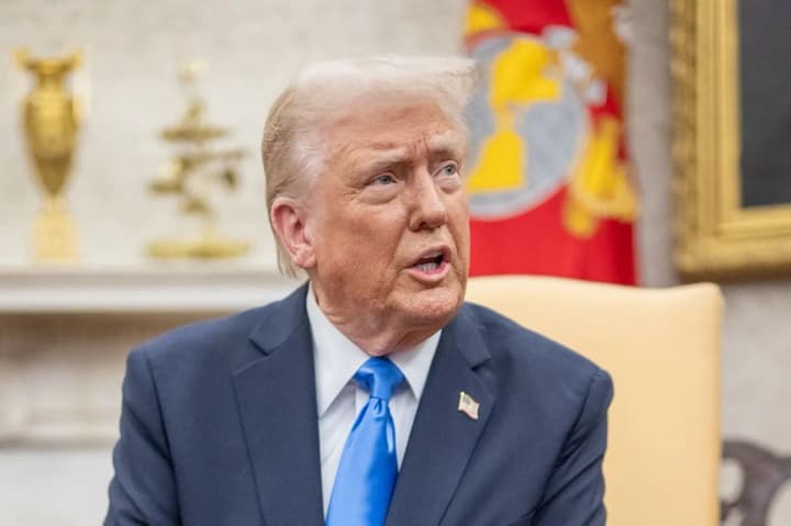 Трамп заявил, что во время визита в Киев с его министром финансов "грубо" обращались