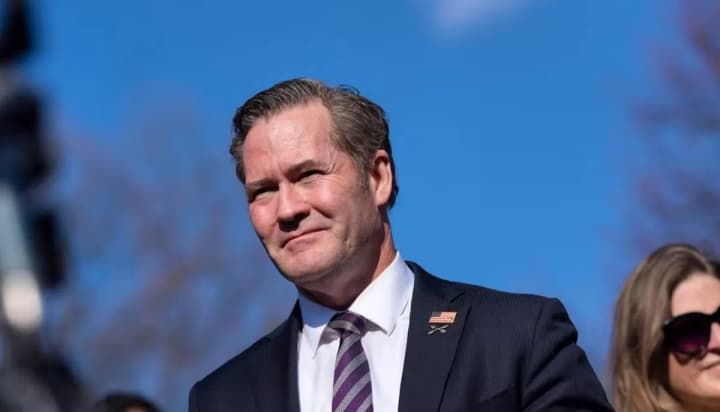 Помічник Трампа Волц порадив Україні стримати тон та підписати угоду, запропоновану Вашингтоном