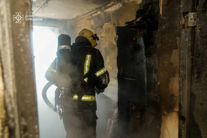 У Сумах спалахнула пожежа у багатоповерхівці, загинуло немовля