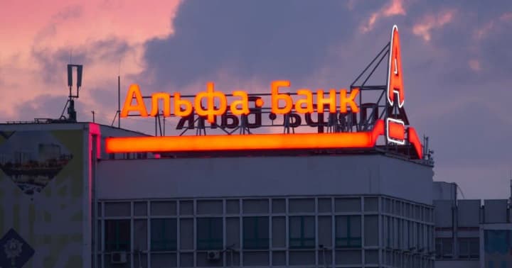 Court and the Ministry of Justice helped Russian Alfa-Bank withdraw $3 million from Ukraine despite Presidential sanctions