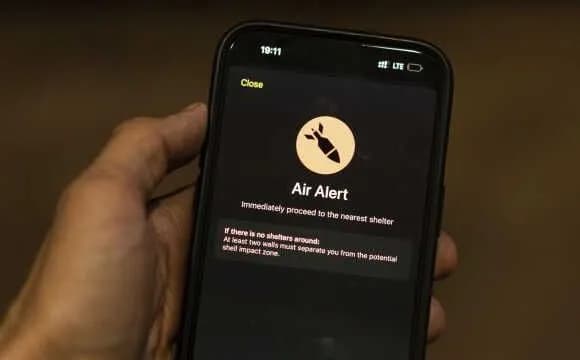 Масштабна атака дронів: де оголосили тривогу і лунають вибухи