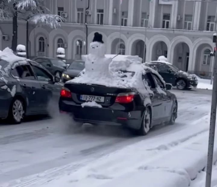 Snow disaster in Georgia: buses stopped in Batumi, schools and airport closed