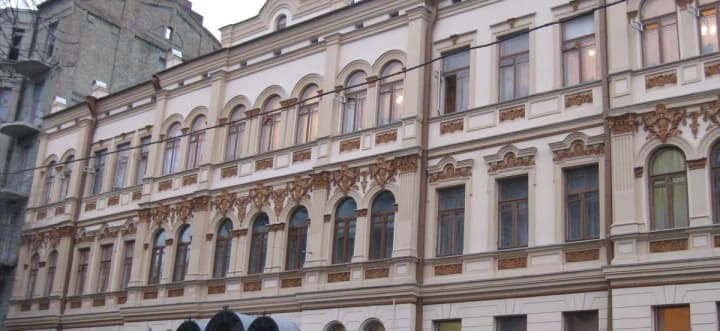 Понад 500 чоловіків, які виїхали за кордон за листами Мінкульту, не повернулися в Україну торік