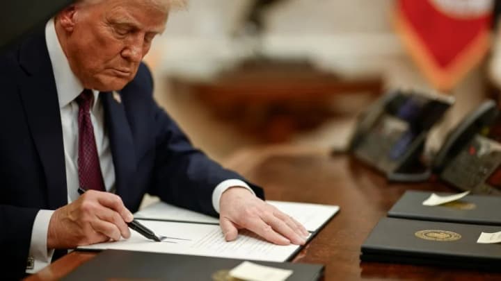 Трамп вводить нові тарифи на імпорт з Мексики, Канади та Китаю через наркотики