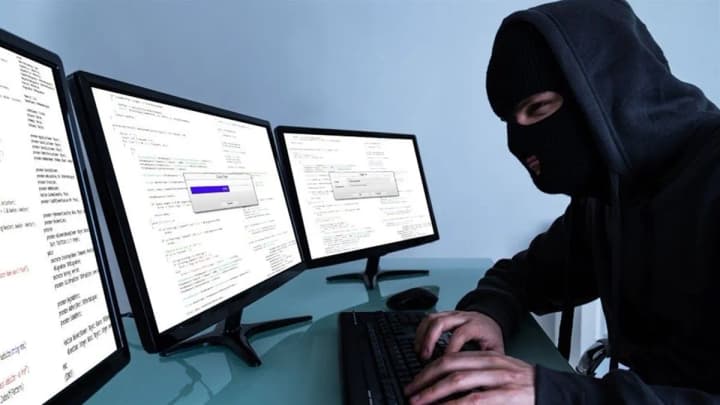 ГНС предупреждает о мошенниках, которые выдают себя за налоговых работников