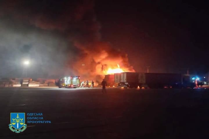 Удар рф по Одещині забрав життя людини, трьох поранено: показали масштаби руйнувань